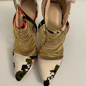 Ladies  5 Inch Heels. Back Zipper